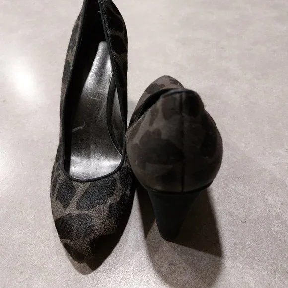 NINE WEST Women's Leopard Calf Hair Print Wedge - Grey & Black - Size 8M - Picture 10 of 11